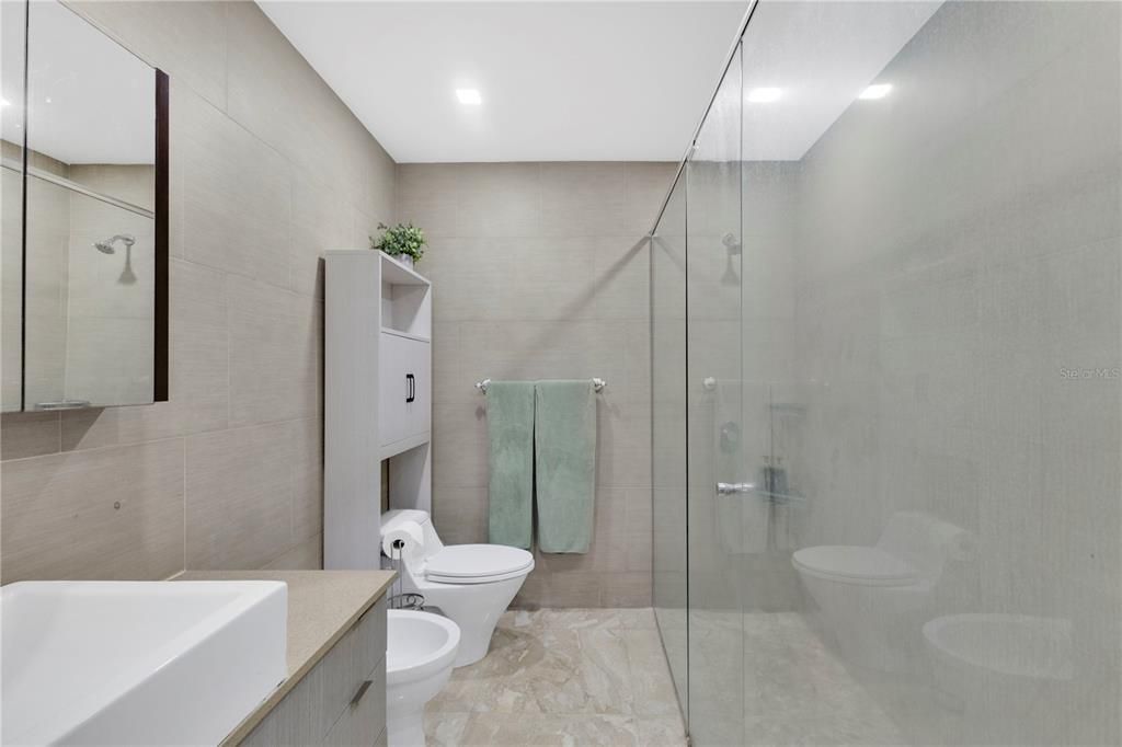 Active With Contract: $749,000 (3 beds, 3 baths, 2724.03 Square Feet)