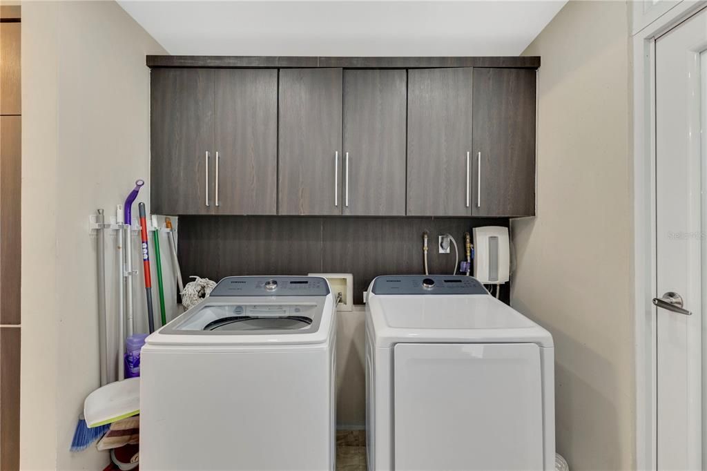 Active With Contract: $749,000 (3 beds, 3 baths, 2724.03 Square Feet)