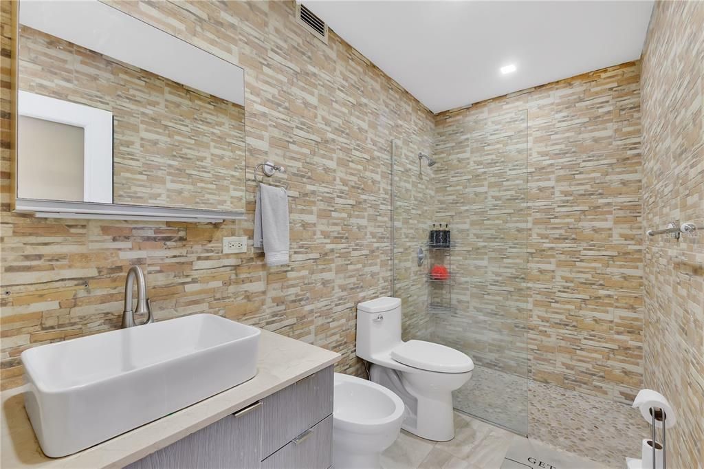 Active With Contract: $749,000 (3 beds, 3 baths, 2724.03 Square Feet)