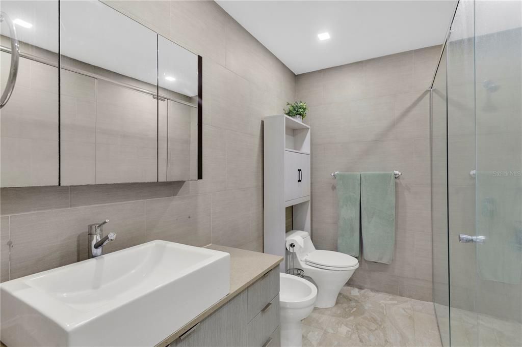 Active With Contract: $749,000 (3 beds, 3 baths, 2724.03 Square Feet)