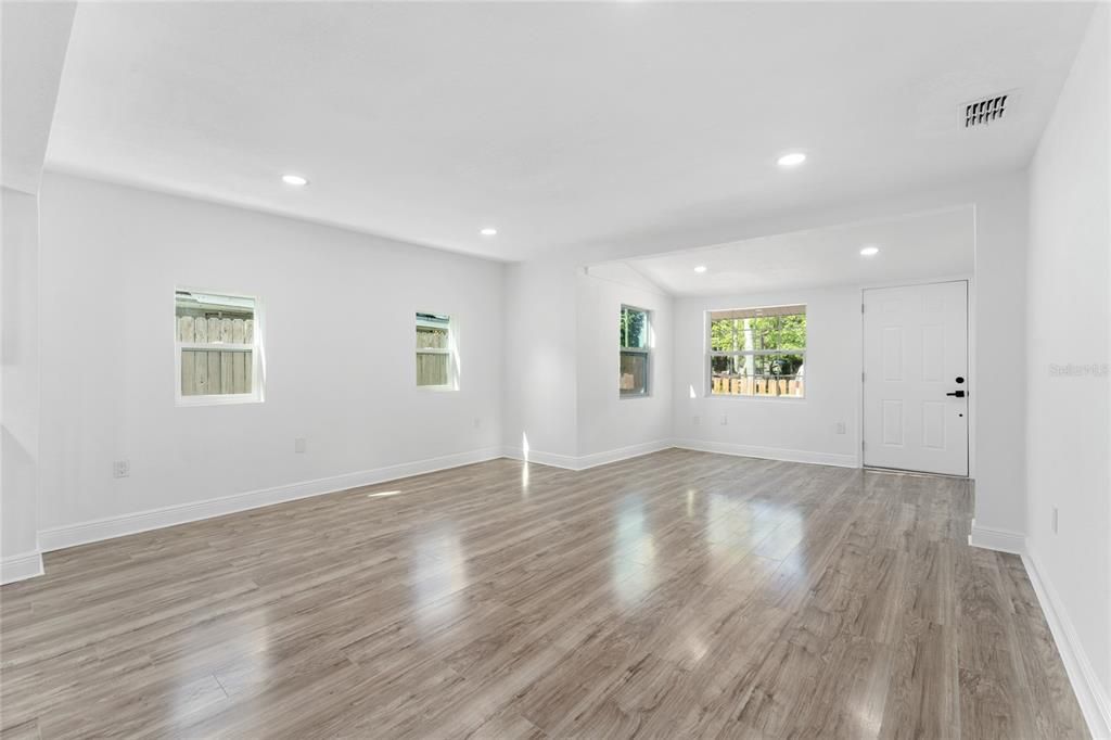 На продажу: $269,900 (3 спален, 2 ванн, 1132 Квадратных фут)