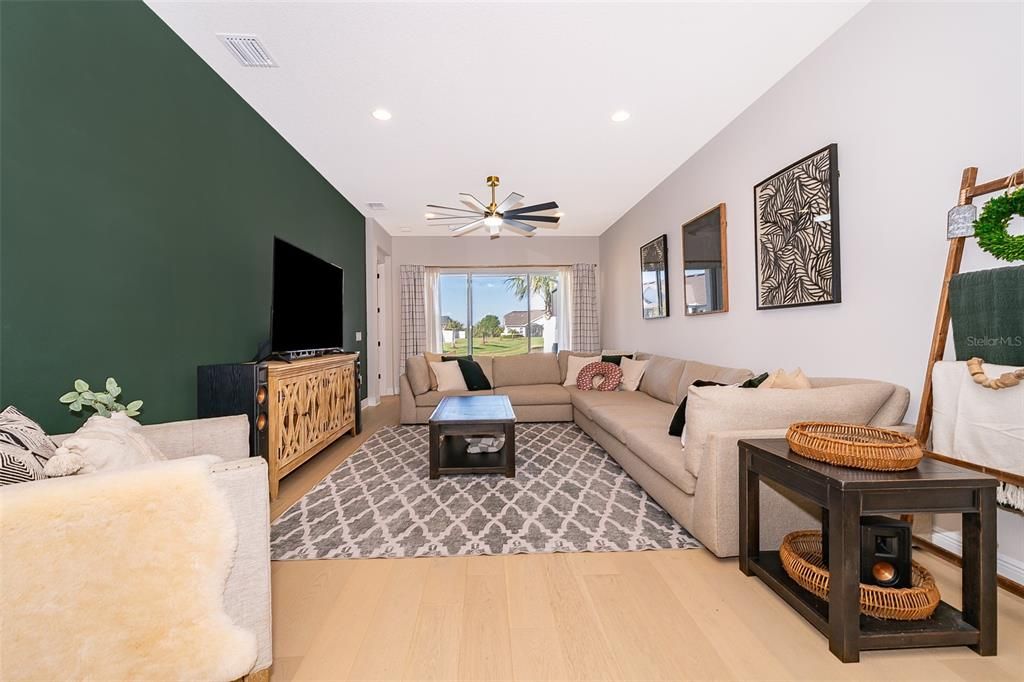 На продажу: $499,990 (3 спален, 2 ванн, 1731 Квадратных фут)