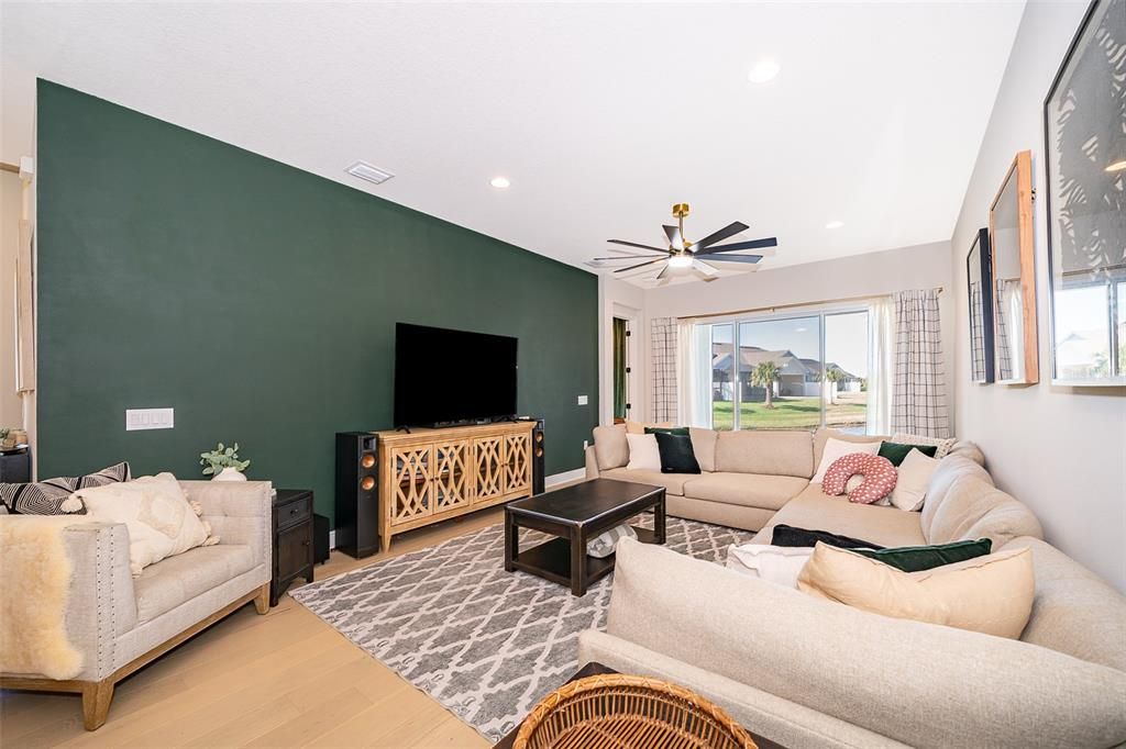 На продажу: $499,990 (3 спален, 2 ванн, 1731 Квадратных фут)