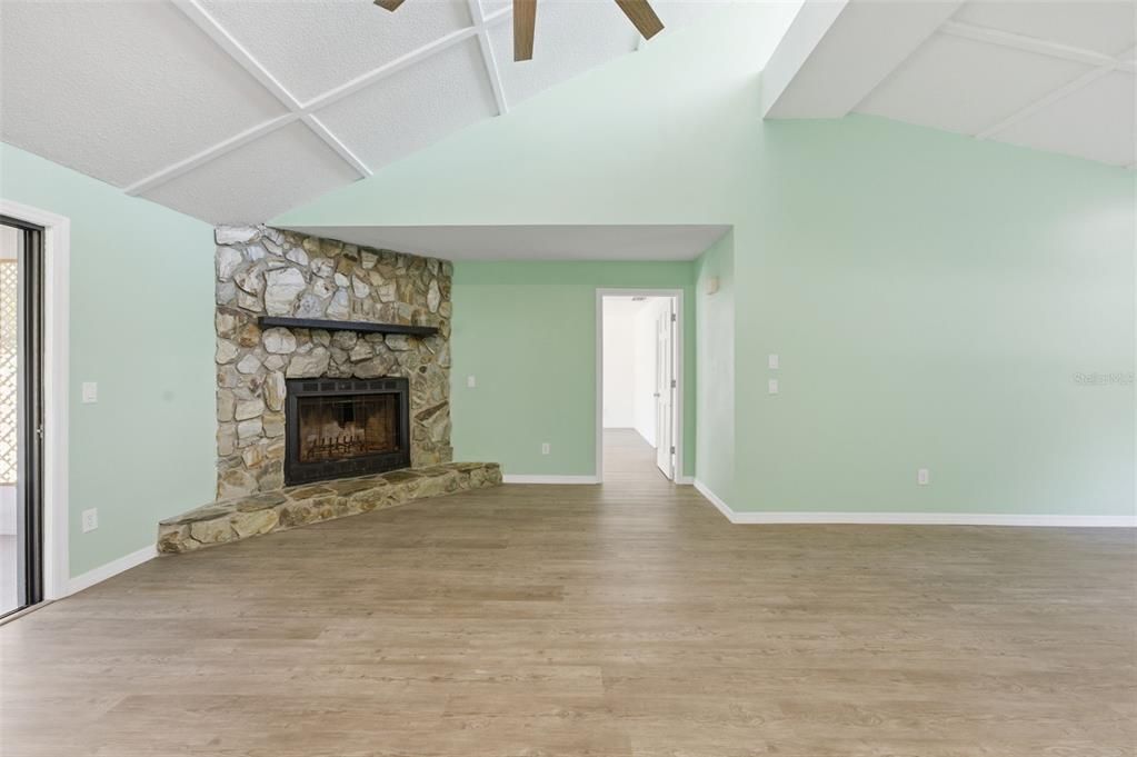 En Venta: $325,000 (3 camas, 2 baños, 1697 Pies cuadrados)