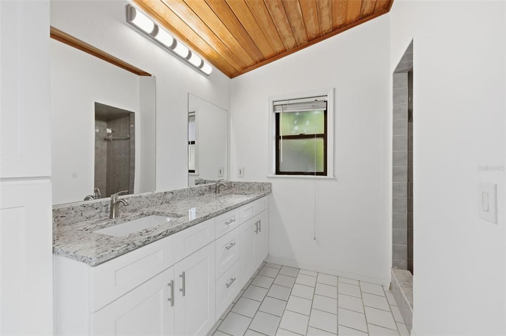 En Venta: $325,000 (3 camas, 2 baños, 1697 Pies cuadrados)