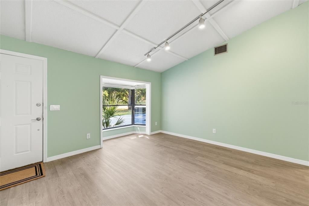 En Venta: $325,000 (3 camas, 2 baños, 1697 Pies cuadrados)