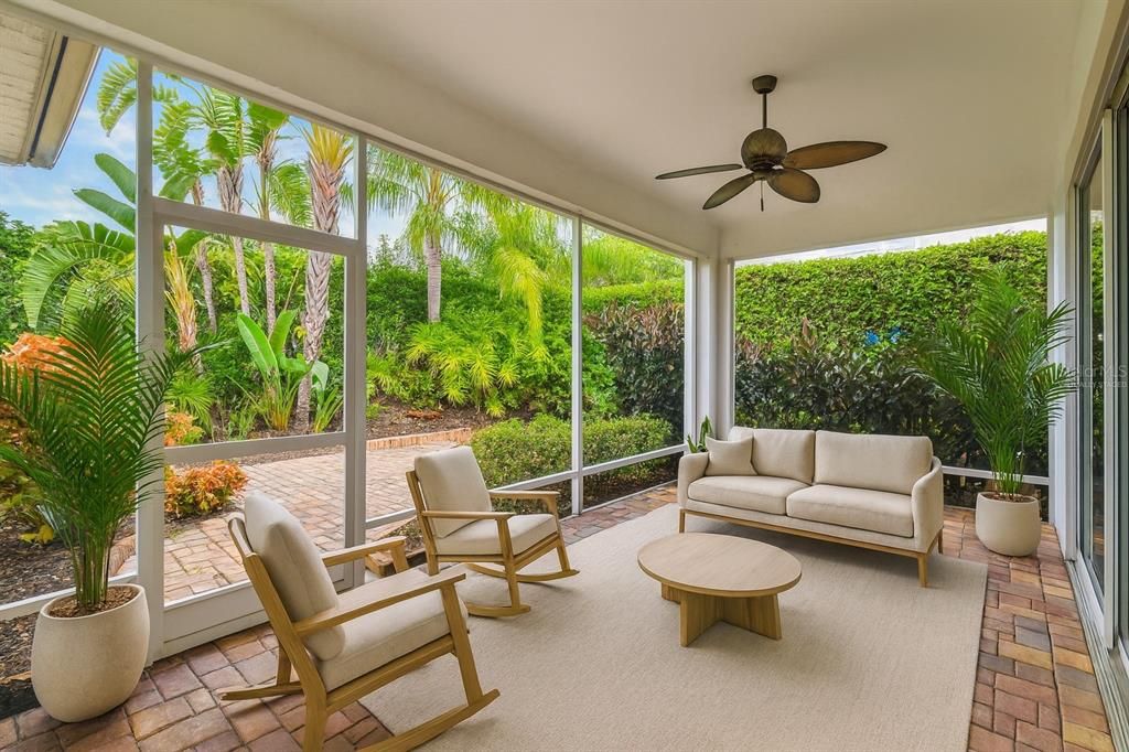 Activo con contrato: $698,000 (4 camas, 2 baños, 2505 Pies cuadrados)