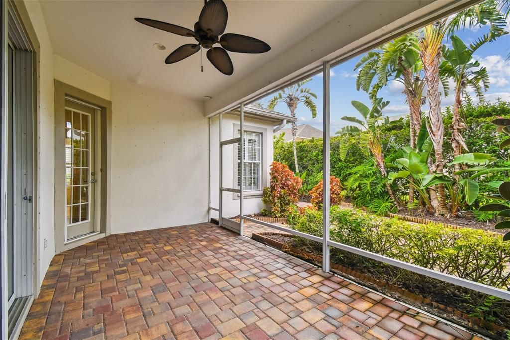 Activo con contrato: $698,000 (4 camas, 2 baños, 2505 Pies cuadrados)