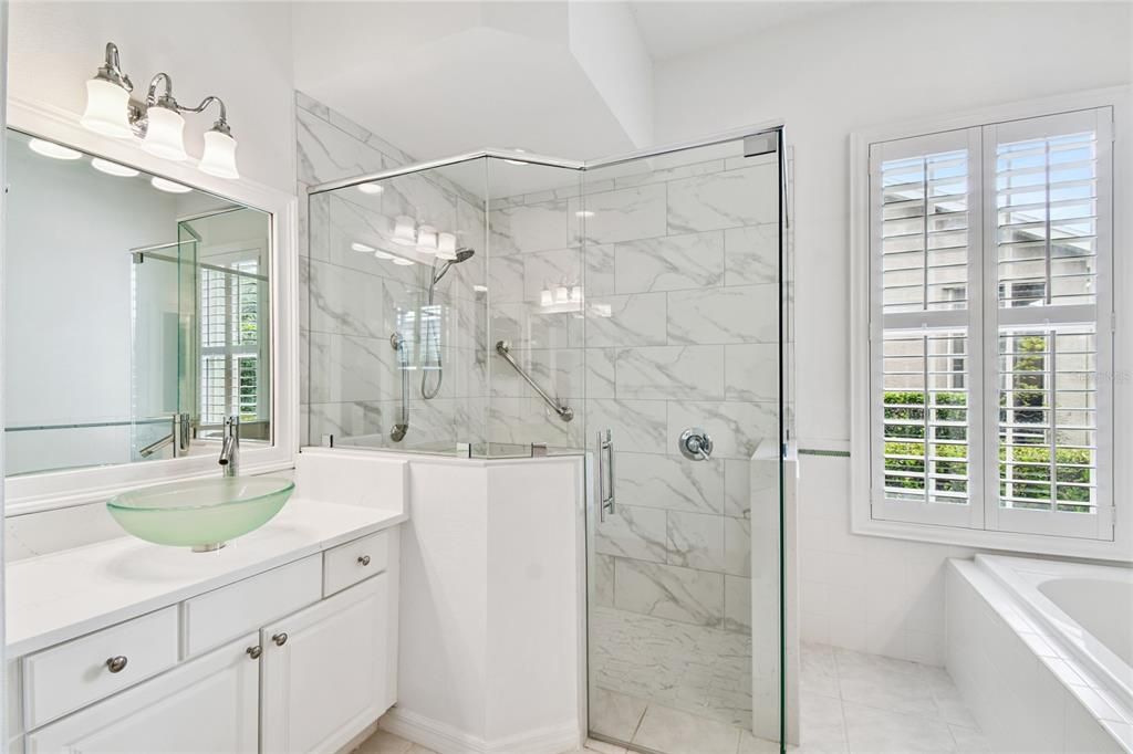 Activo con contrato: $698,000 (4 camas, 2 baños, 2505 Pies cuadrados)