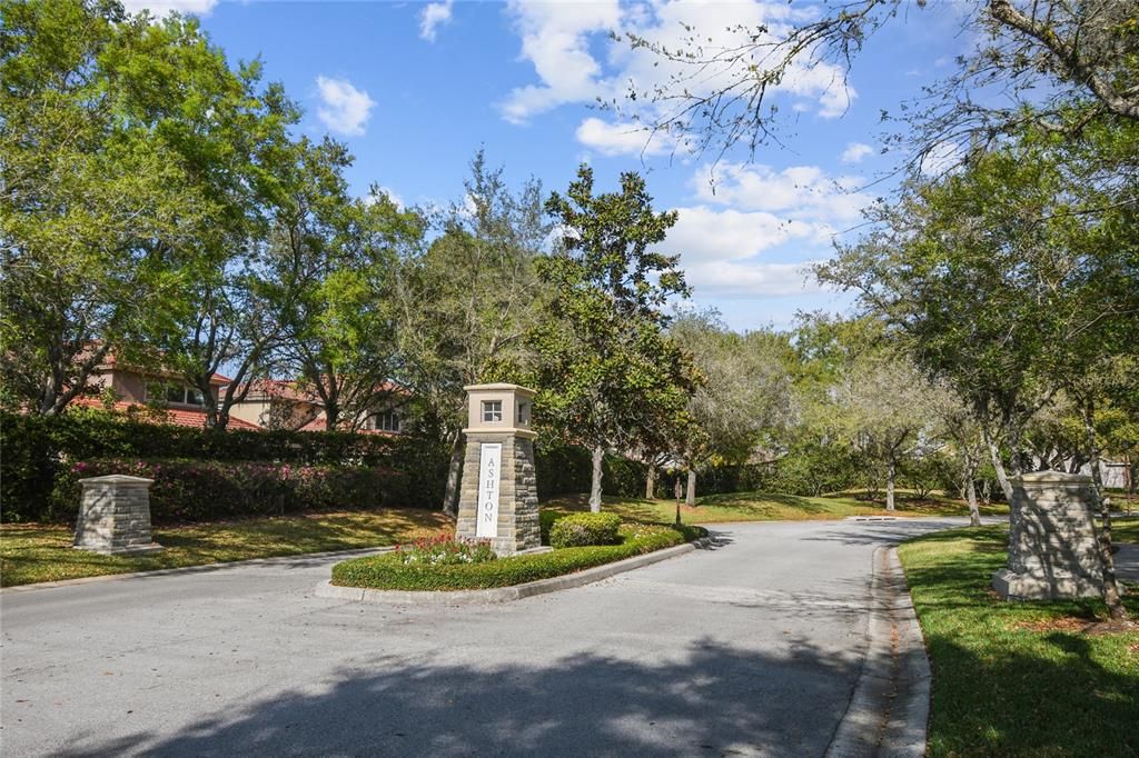 Activo con contrato: $698,000 (4 camas, 2 baños, 2505 Pies cuadrados)