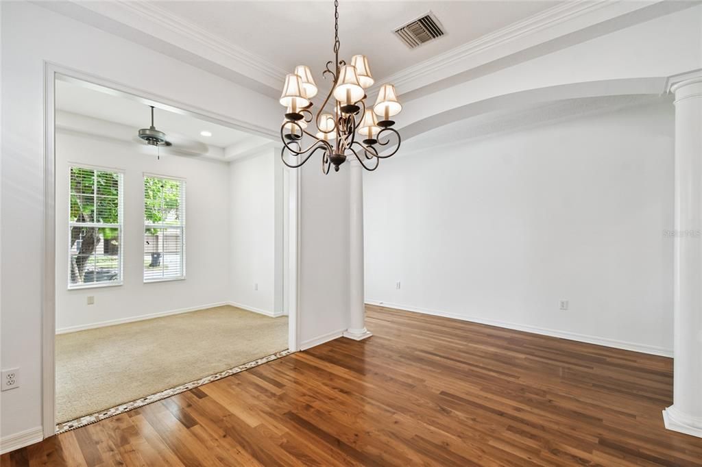 Activo con contrato: $698,000 (4 camas, 2 baños, 2505 Pies cuadrados)