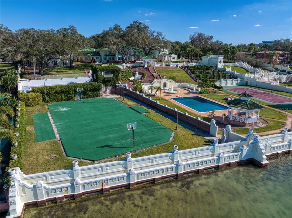 Active With Contract: $4,500,000 (6 beds, 5 baths, 4646 Square Feet)