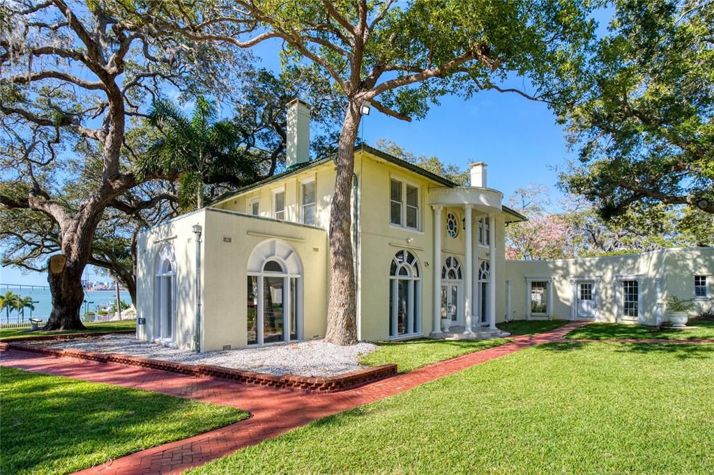 Active With Contract: $4,500,000 (6 beds, 5 baths, 4646 Square Feet)