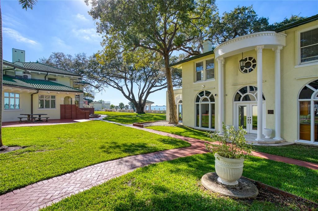 Active With Contract: $4,500,000 (6 beds, 5 baths, 4646 Square Feet)