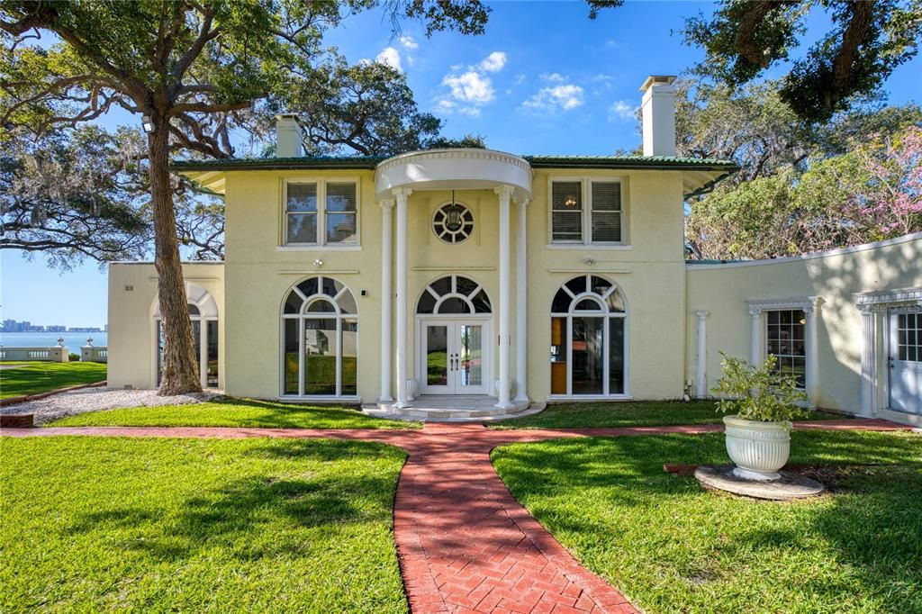 Active With Contract: $4,500,000 (6 beds, 5 baths, 4646 Square Feet)