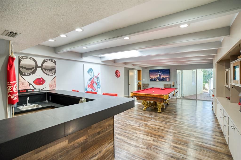 Active With Contract: $4,500,000 (6 beds, 5 baths, 4646 Square Feet)