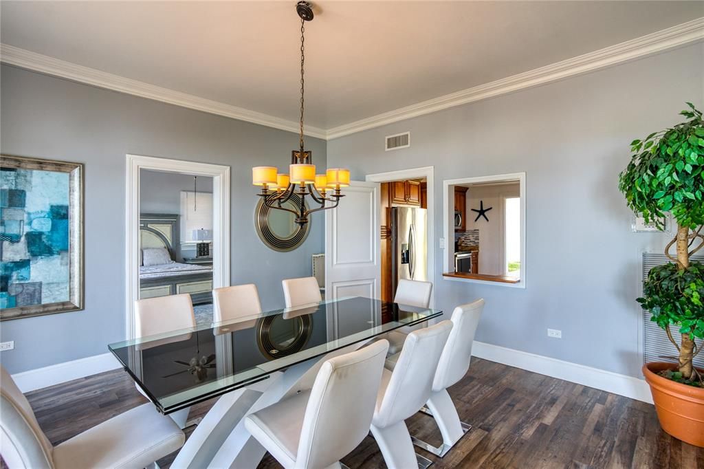 Active With Contract: $4,500,000 (6 beds, 5 baths, 4646 Square Feet)