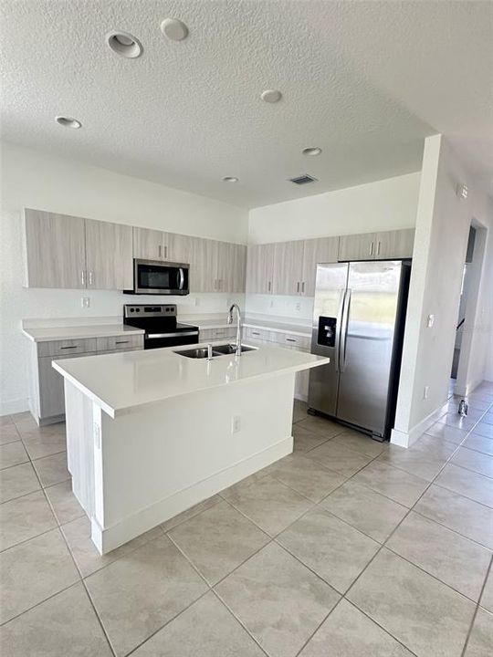 For Sale: $368,000 (2 beds, 2 baths, 1355 Square Feet)