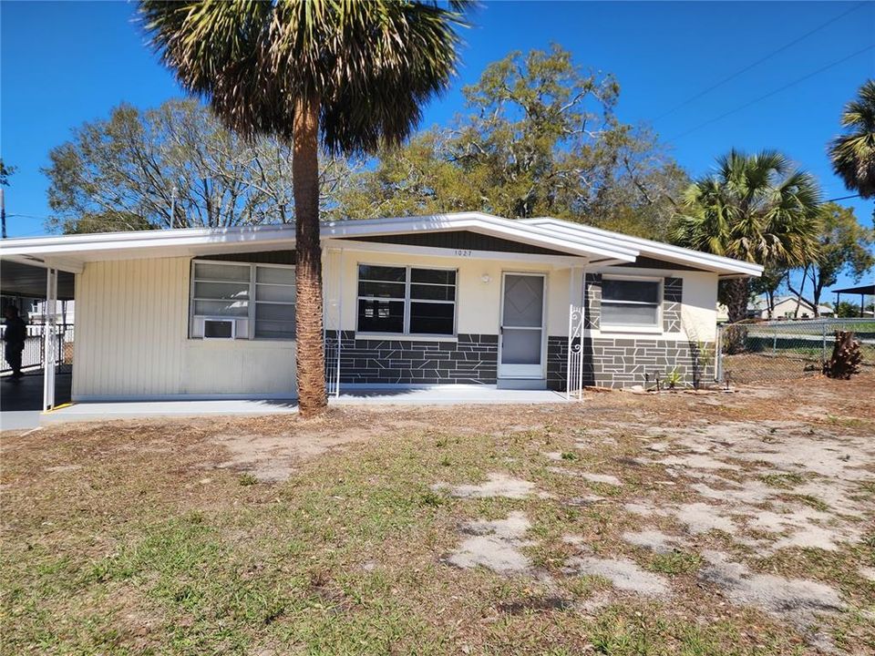 Recently Rented: $2,600 (3 beds, 2 baths, 1096 Square Feet)