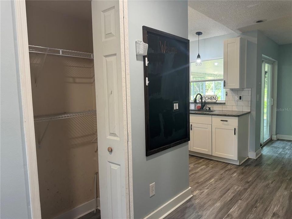 合同活跃: $315,000 (4 贝兹, 3 浴室, 1848 平方英尺)