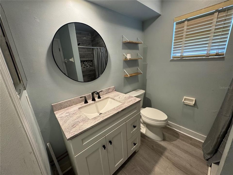 合同活跃: $315,000 (4 贝兹, 3 浴室, 1848 平方英尺)