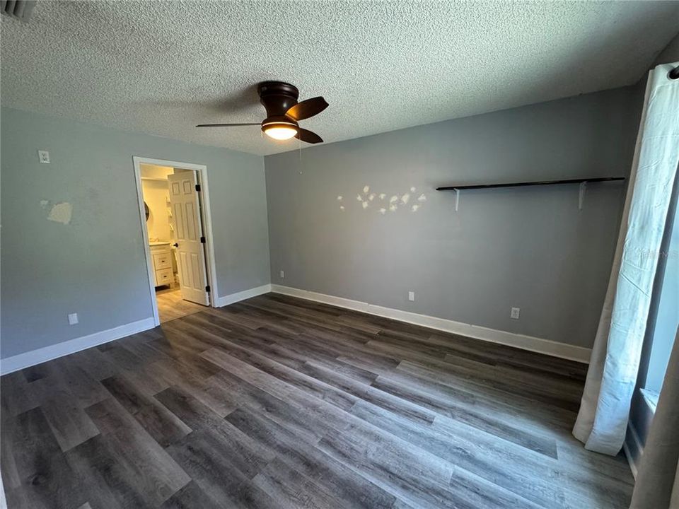 合同活跃: $315,000 (4 贝兹, 3 浴室, 1848 平方英尺)