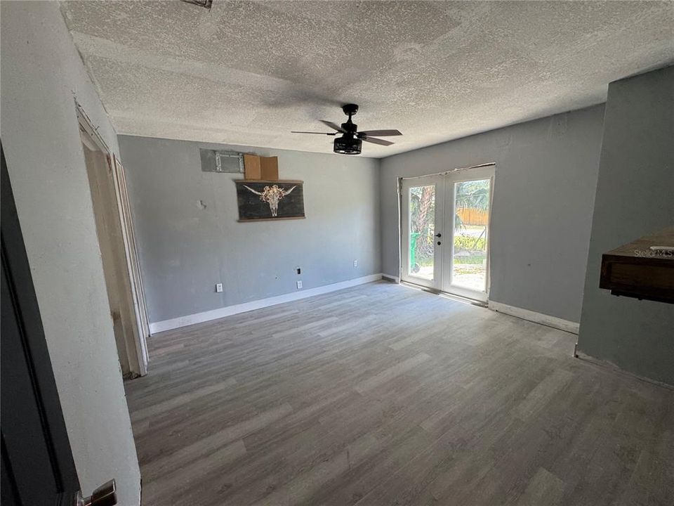 合同活跃: $315,000 (4 贝兹, 3 浴室, 1848 平方英尺)