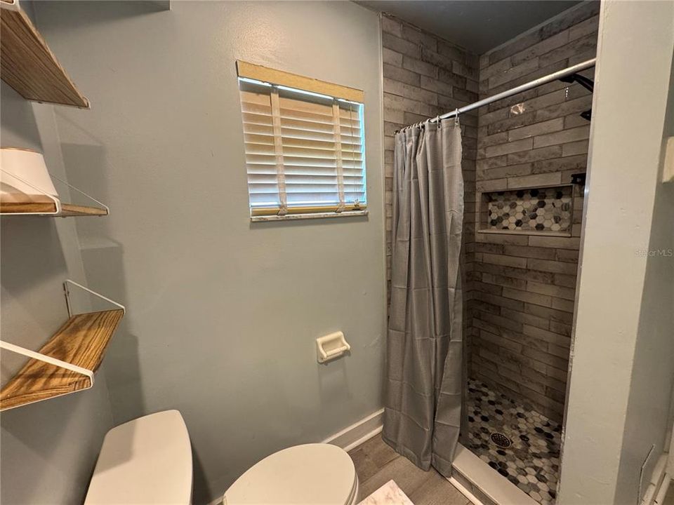 合同活跃: $315,000 (4 贝兹, 3 浴室, 1848 平方英尺)