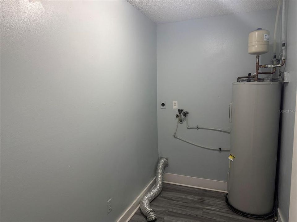 合同活跃: $315,000 (4 贝兹, 3 浴室, 1848 平方英尺)