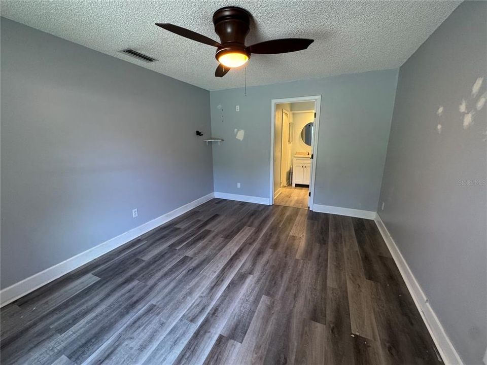 合同活跃: $315,000 (4 贝兹, 3 浴室, 1848 平方英尺)