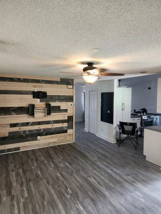 合同活跃: $315,000 (4 贝兹, 3 浴室, 1848 平方英尺)