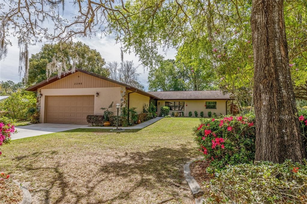 最近售出: $425,000 (3 贝兹, 2 浴室, 2402 平方英尺)