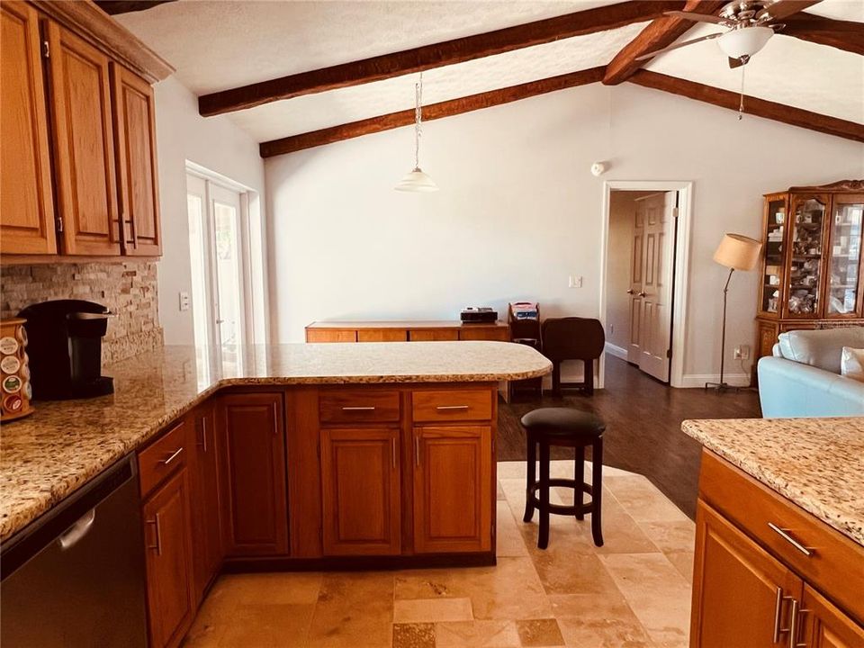 待售: $495,000 (3 贝兹, 2 浴室, 1423 平方英尺)