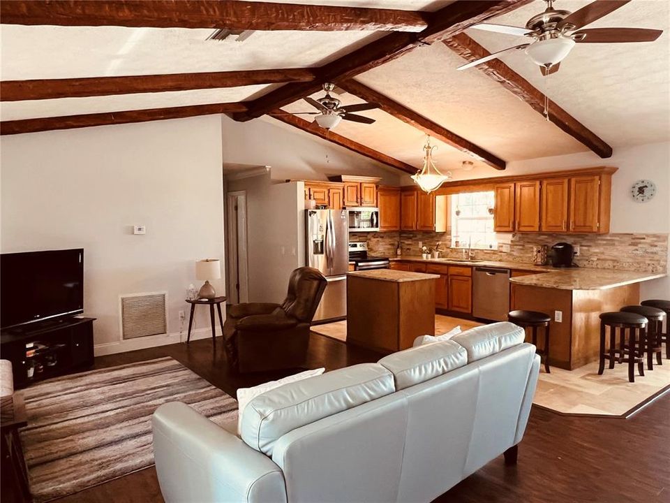 待售: $495,000 (3 贝兹, 2 浴室, 1423 平方英尺)