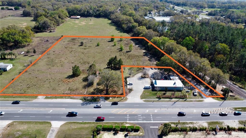 На продажу: $1,250,000 (5.49 acres)