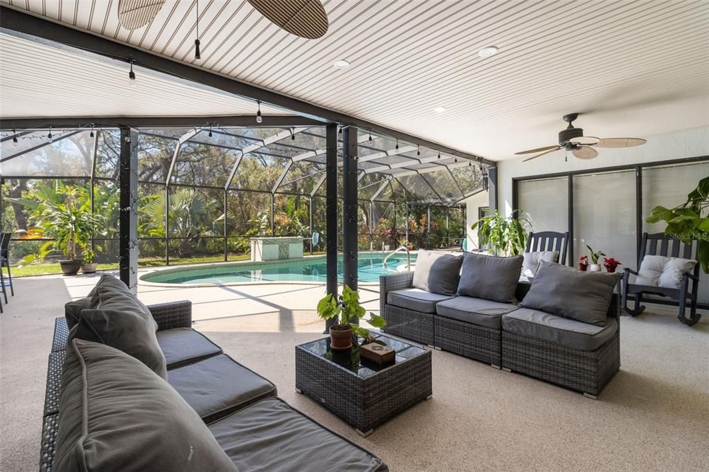 For Sale: $1,400,000 (7 beds, 4 baths, 4630 Square Feet)