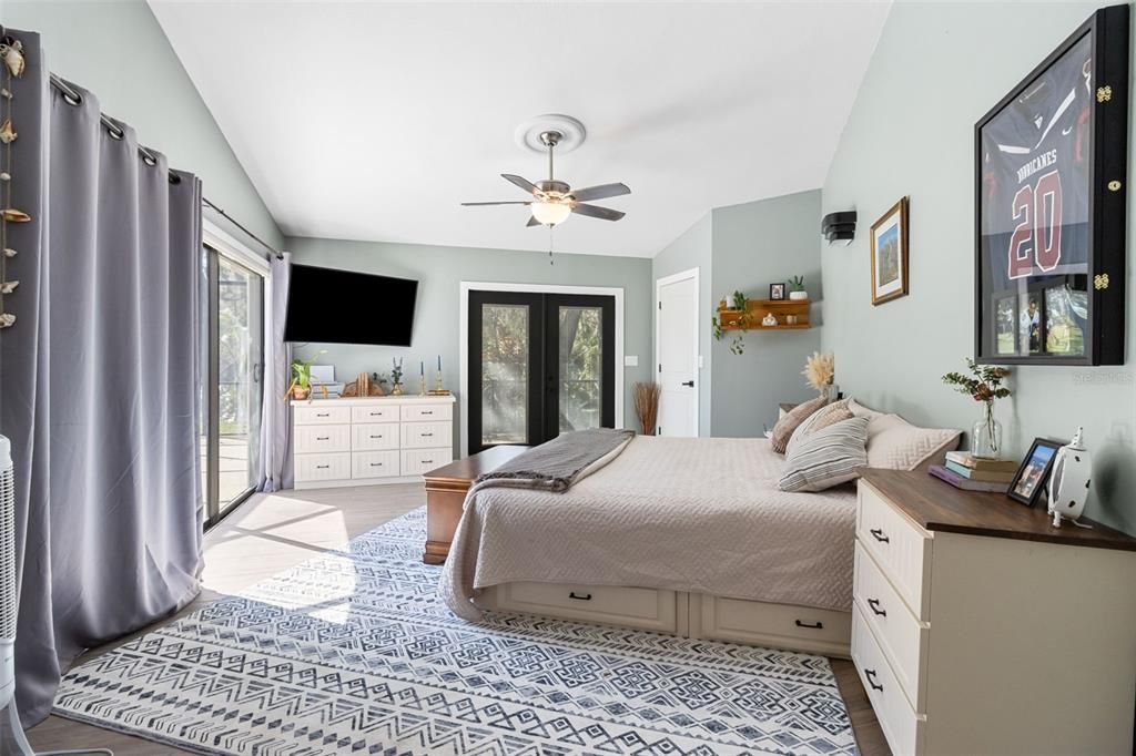 For Sale: $1,400,000 (7 beds, 4 baths, 4630 Square Feet)