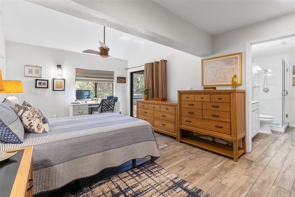 For Sale: $1,400,000 (7 beds, 4 baths, 4630 Square Feet)