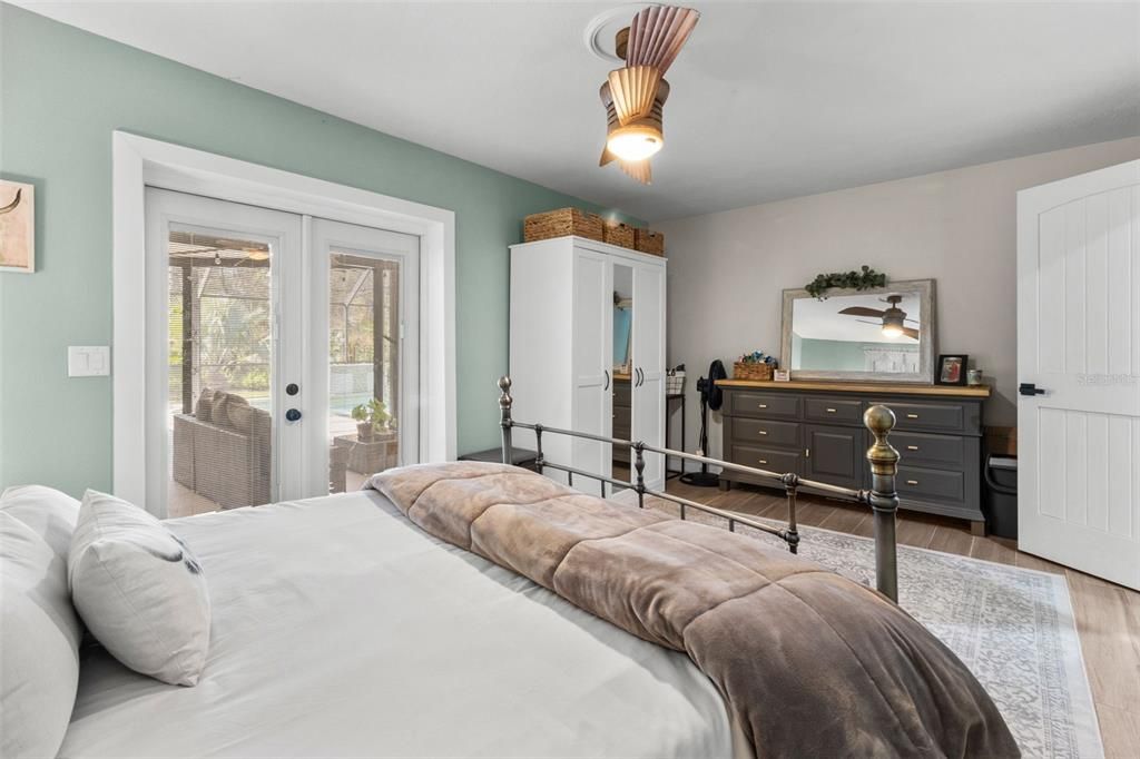 For Sale: $1,400,000 (7 beds, 4 baths, 4630 Square Feet)