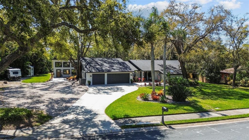 For Sale: $1,400,000 (7 beds, 4 baths, 4630 Square Feet)