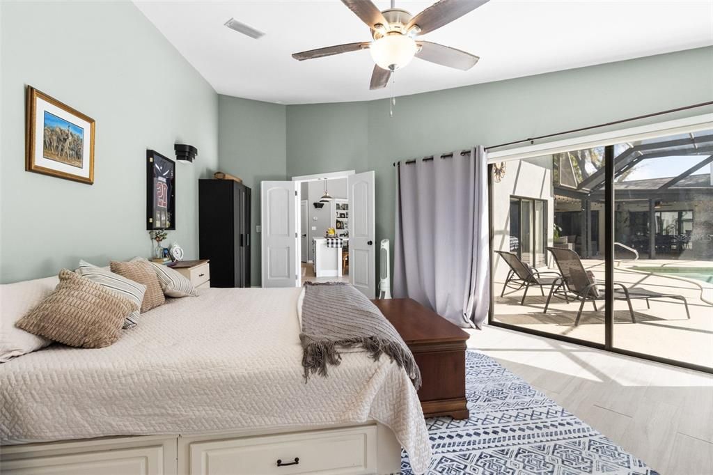 For Sale: $1,400,000 (7 beds, 4 baths, 4630 Square Feet)