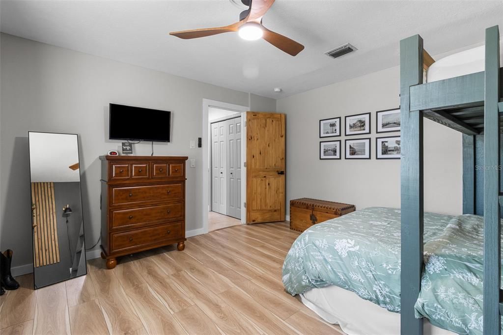 For Sale: $1,400,000 (7 beds, 4 baths, 4630 Square Feet)