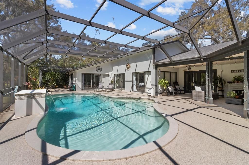 For Sale: $1,400,000 (7 beds, 4 baths, 4630 Square Feet)