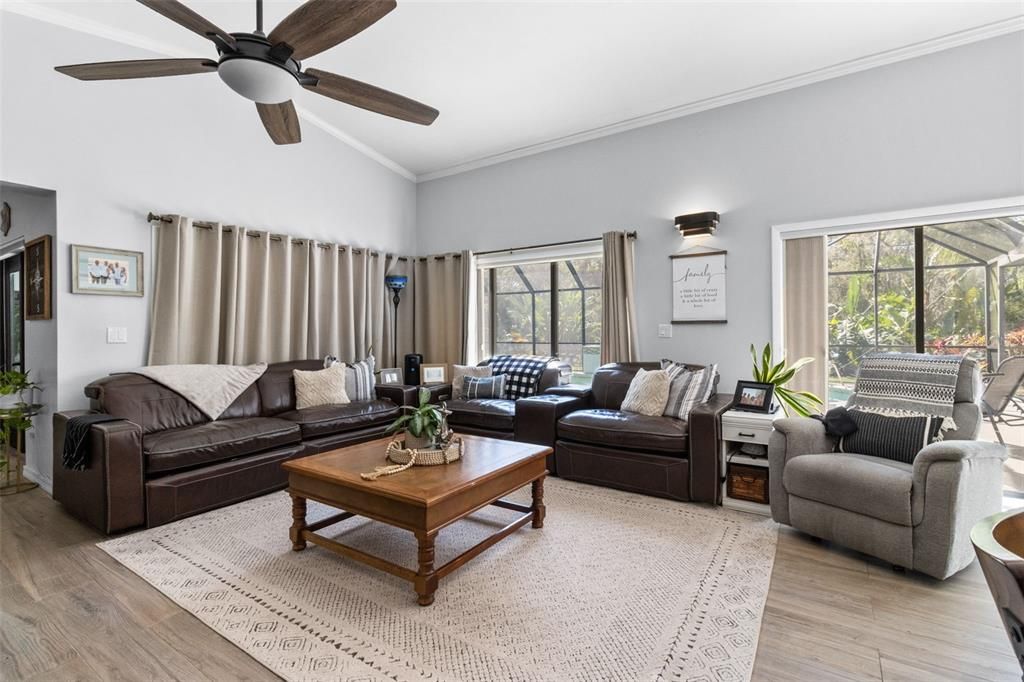 For Sale: $1,400,000 (7 beds, 4 baths, 4630 Square Feet)
