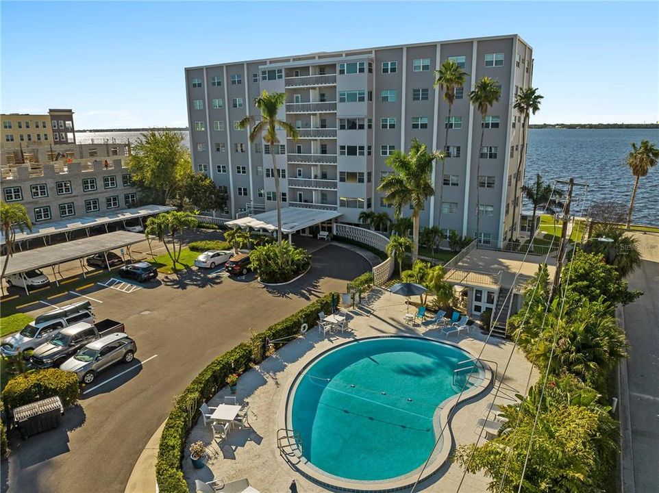 最近售出: $195,000 (2 贝兹, 2 浴室, 975 平方英尺)