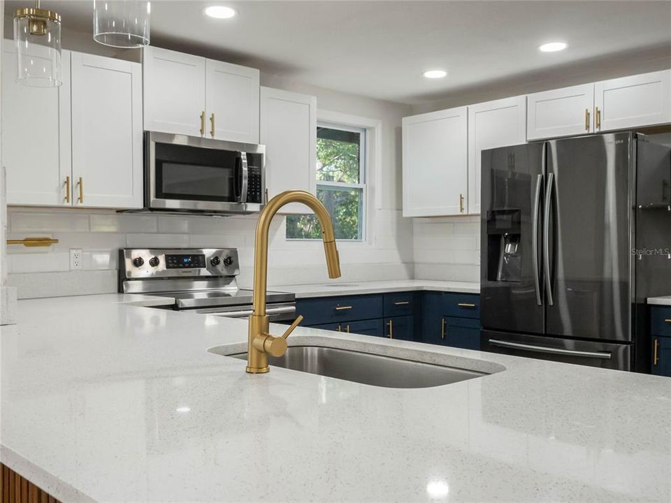 待售: $240,000 (3 贝兹, 2 浴室, 1789 平方英尺)