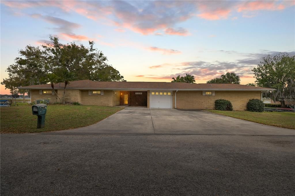 На продажу: $595,000 (3 спален, 2 ванн, 2284 Квадратных фут)