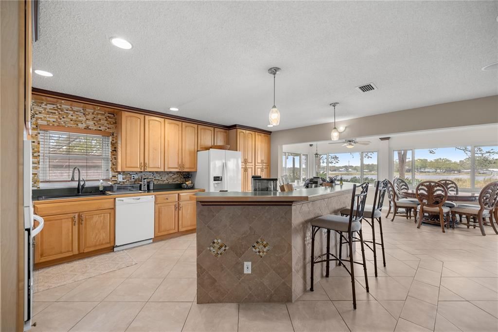 На продажу: $595,000 (3 спален, 2 ванн, 2284 Квадратных фут)