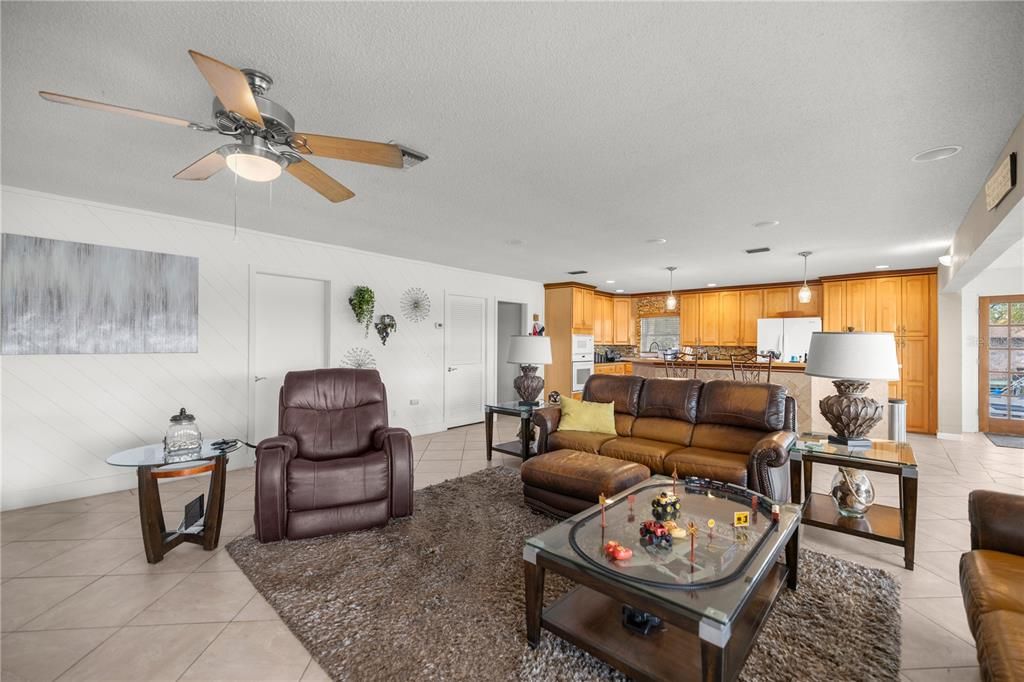 На продажу: $595,000 (3 спален, 2 ванн, 2284 Квадратных фут)