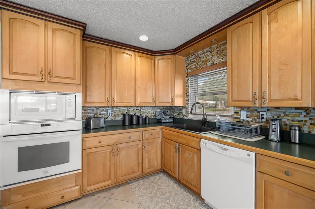 На продажу: $595,000 (3 спален, 2 ванн, 2284 Квадратных фут)